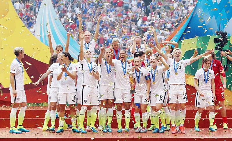 Players+for+the+USWNT+celebrate+after+defeating+Japan+in+the+FIFA+World+Cup+final.