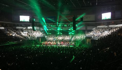 Wood electrifies Sioux Falls middle schools at Electrify Your Symphony concert