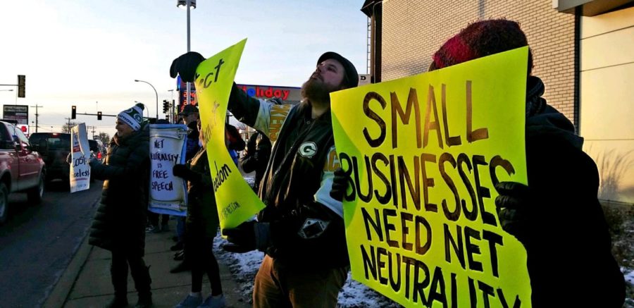People+from+all+over+Sioux+Falls+are+protesting+to+keep+Net+Neutrality+alive.