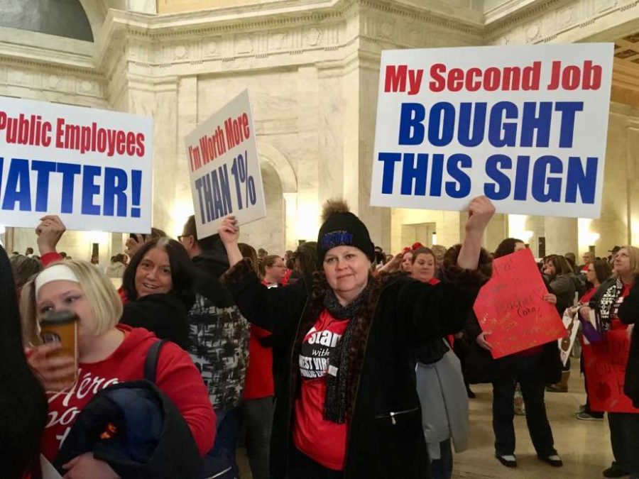 Teachers on strike in West Virginia: all schools currently cancelled