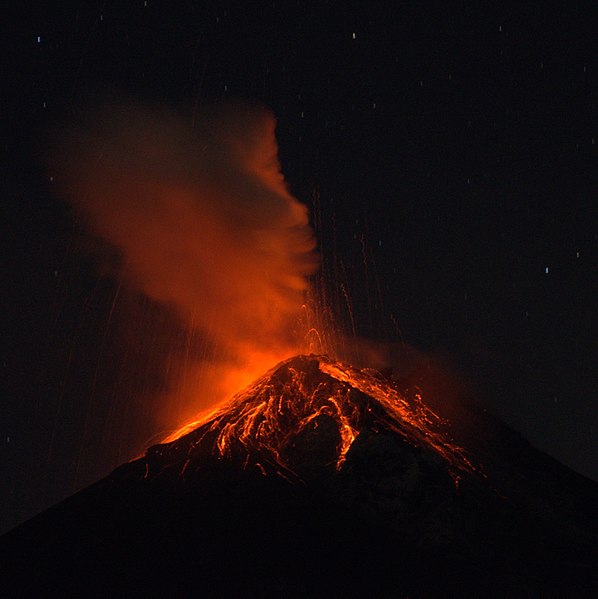 Volcan de Fuegos nightly activity