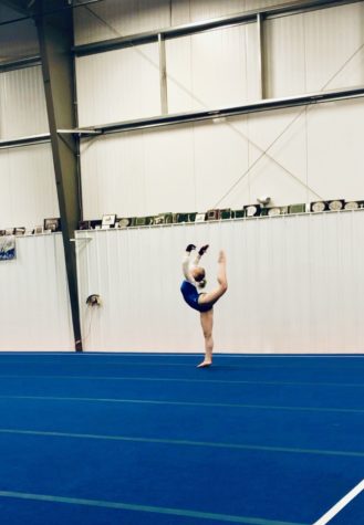 Sophomore Elizabeth Boysen completing a flawless pass at the Triangular against Brookings and OGHS.