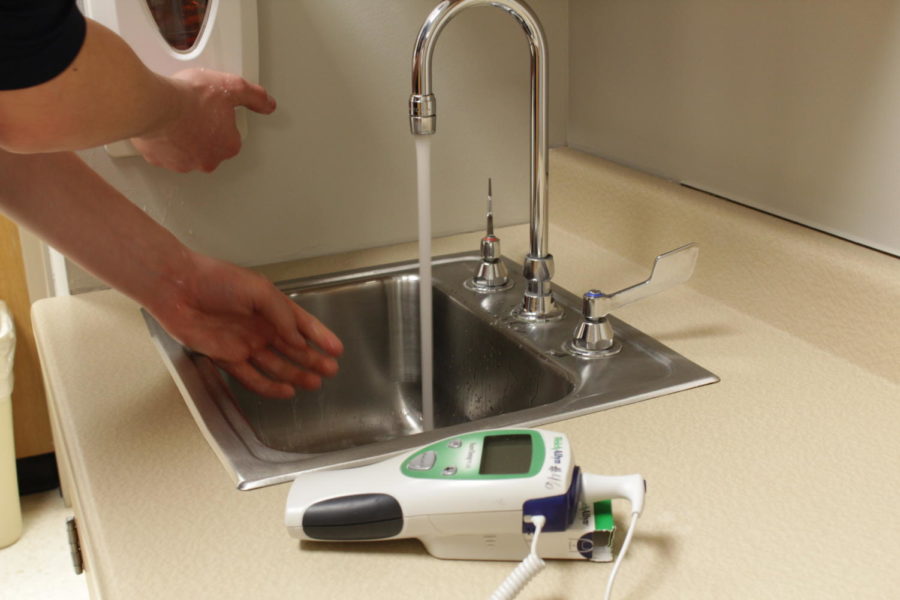 Washing hands is an important way to prevent the spread of influenza.