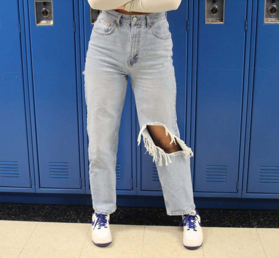 A perfect example of the mom jeans that are popular today. 