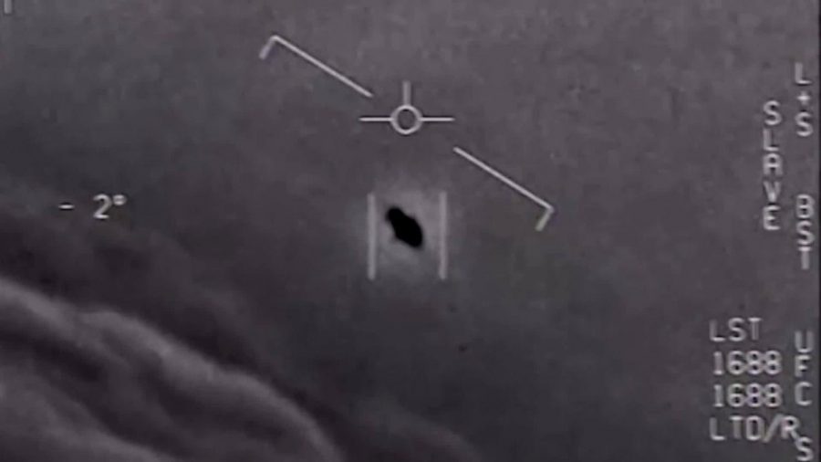 Video of a triangular shape UFO captured by the US Navy