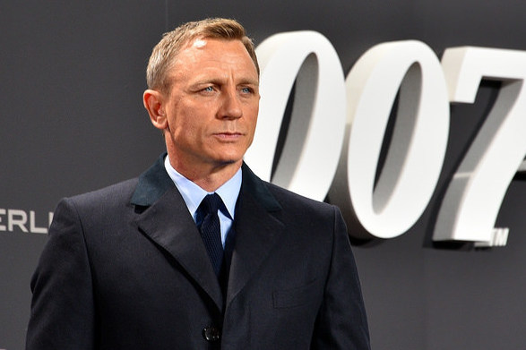 Daniel Craig gives his final goodbye to his 15 years playing the role of James Bond in the final epic “No Time to Die.”