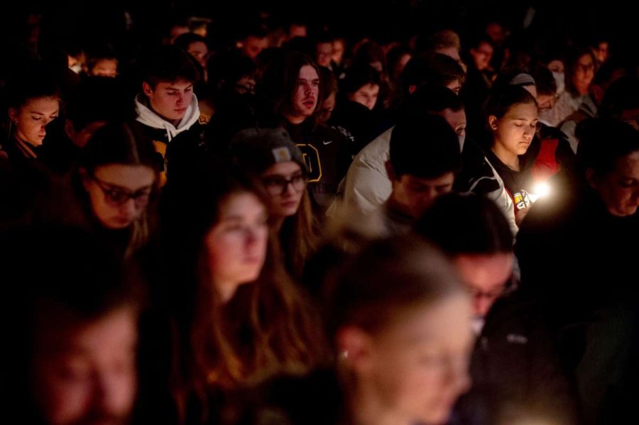 Students+gather+to+mourn+the+loss+of+fellow+classmates+at+a+prayer+vigil+after+the+Oxford+School+shooting.