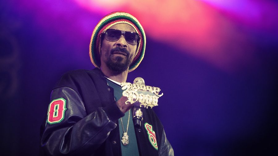 Snoop+Dogg+is+known+by+many+as+the+%E2%80%9Cepitome%E2%80%9D+of+West+Coast+hip-hop+culture.