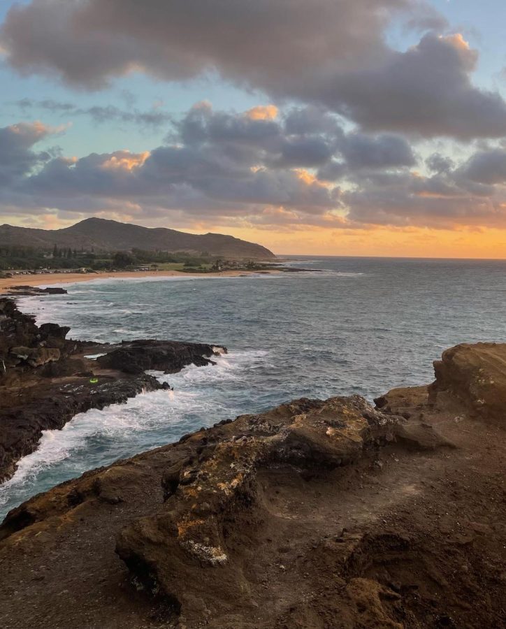 A moment captured of the gorgeous sunrise at the Koko Crater scenic lookout. 