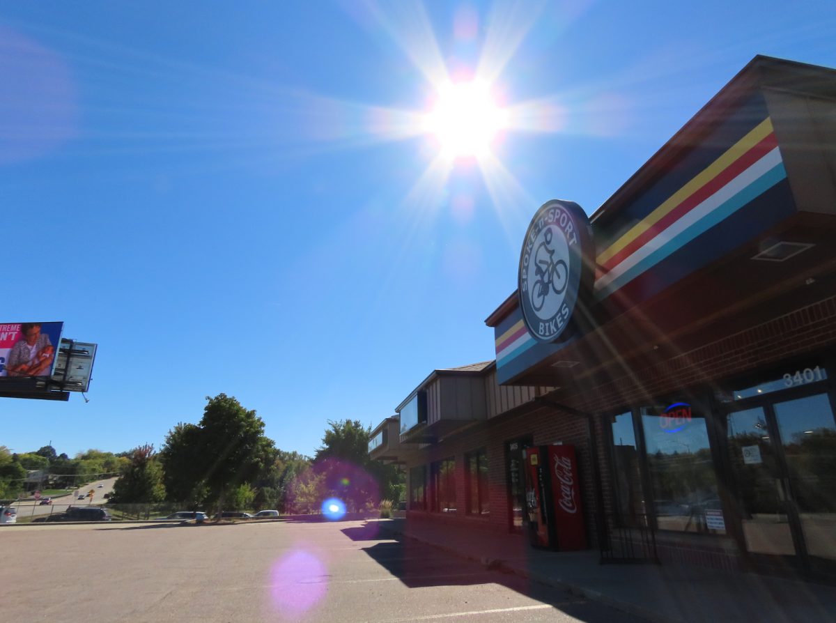 The currently functioning half of the Spoke-N-Sport building on Cliff Ave.
