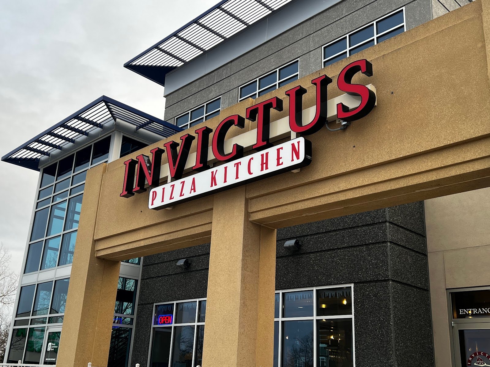 Invictus PIzza Kitchen is located on 3901 W 49th St Unit 103. 